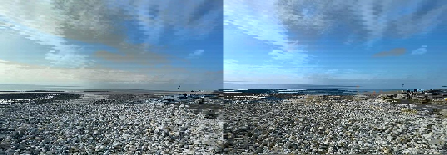 Llamtwitt beach