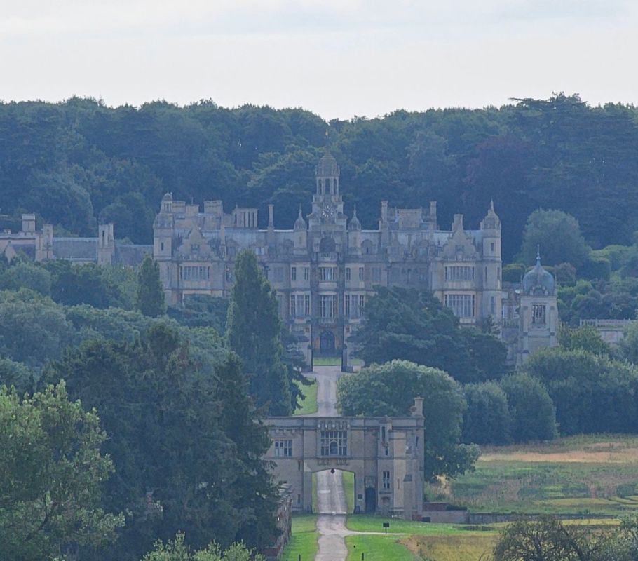 stately manor in vale of belvoir