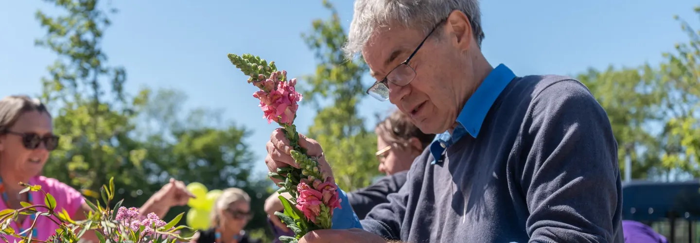 Flower arranging can be soothing for people living with dementia, and our Clients enjoyed it at the big green picnic