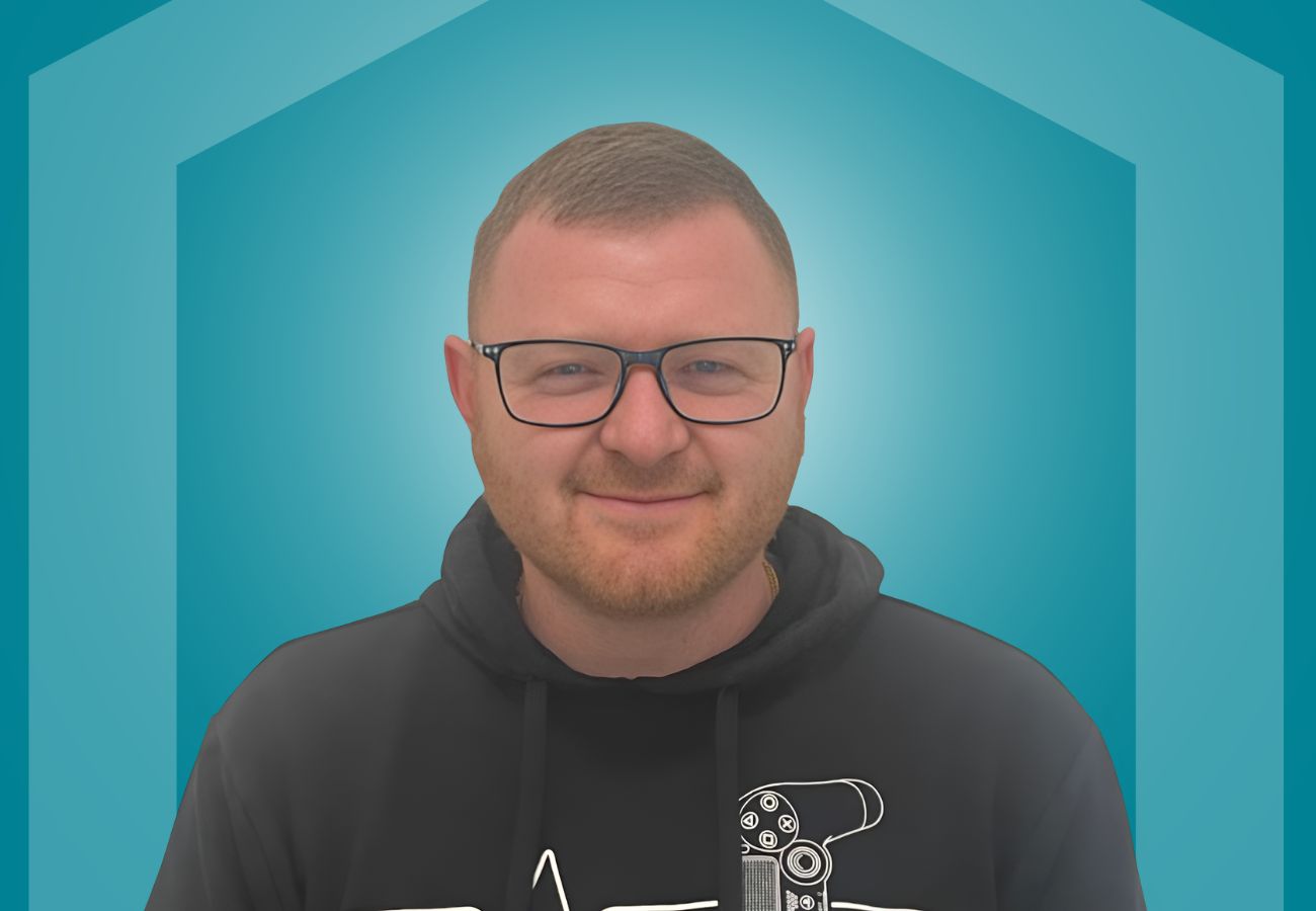 leon-caregiver-at-right-at-home-elderly-care-at-home-provider-in-cheshire-east-covering-stockport-wilmslow-and-macclesfield