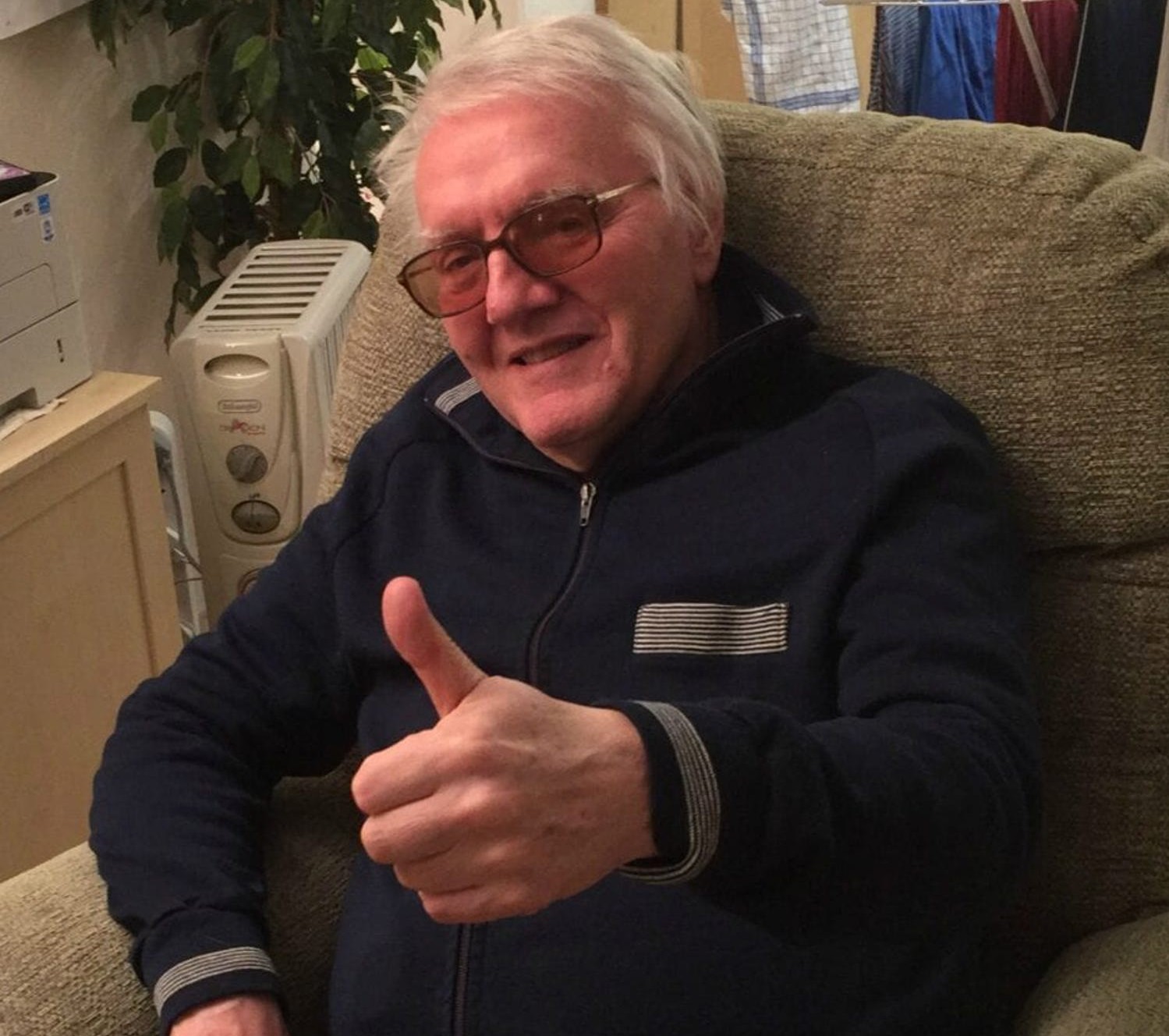 David Jones Thumbs Up