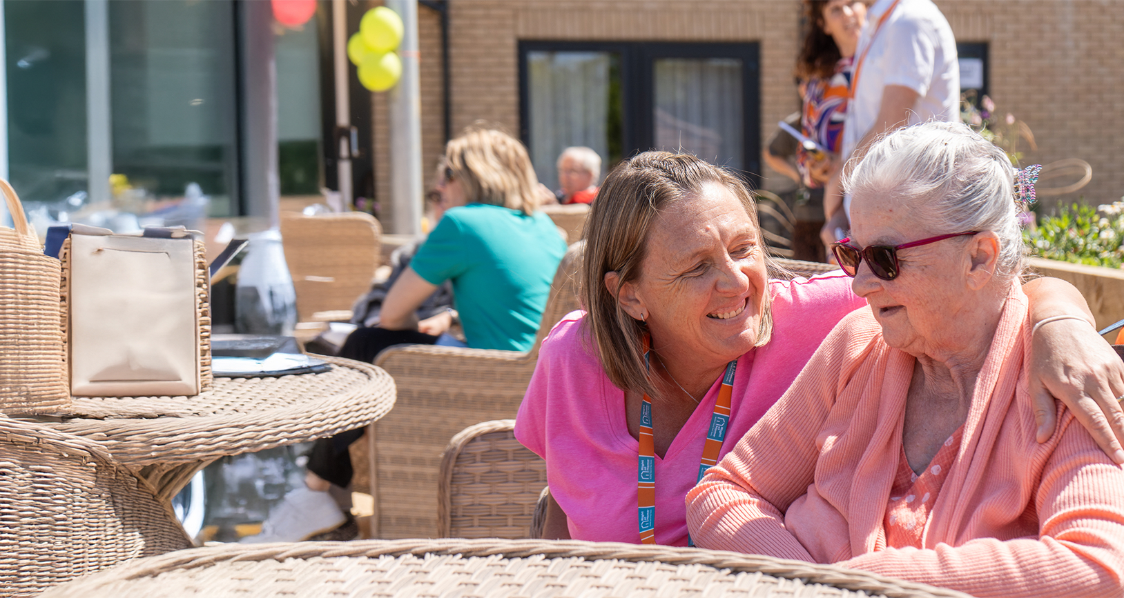 Clients and Carers at a picnic hosted by Right at Home and Dementia Adventure