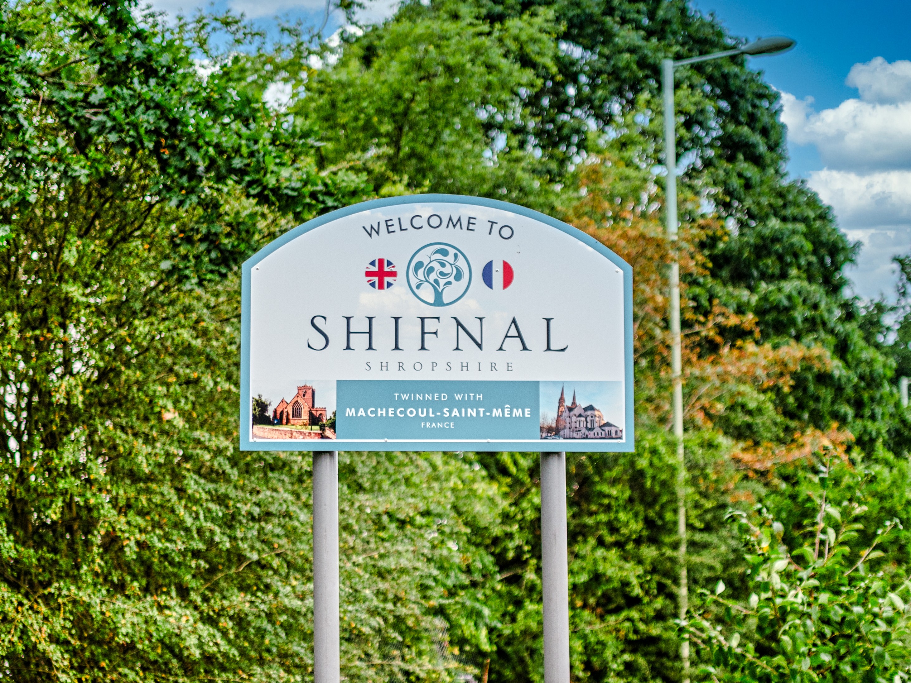 A sign welcoming people to Shifnal