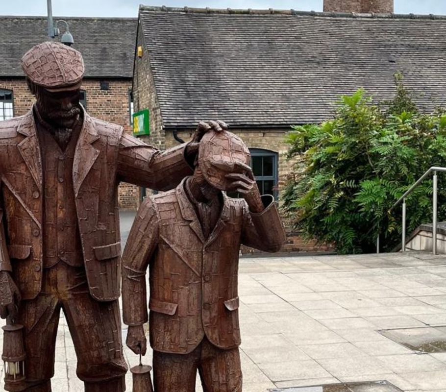 statue of man and boy in Swadlincote