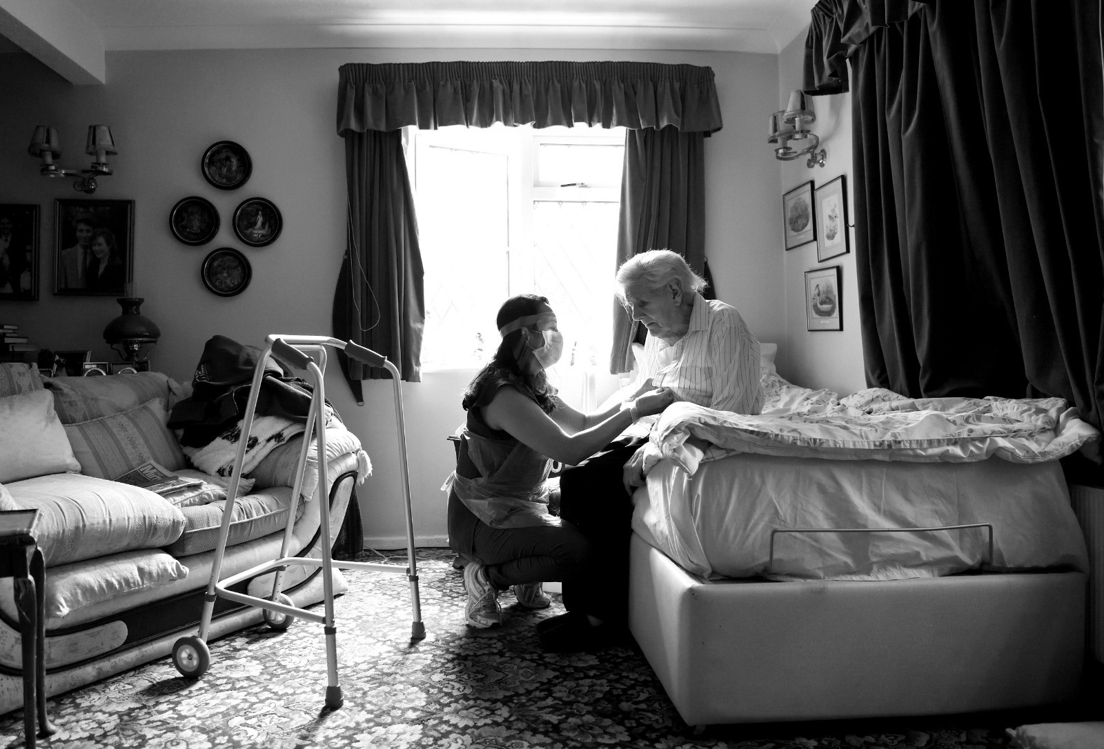 Why try managed live in care from Right at Home? Right at Home